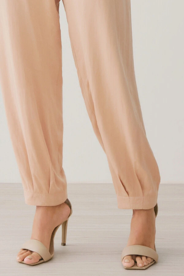 Macacão Regata Recorte Cenoura Cinto