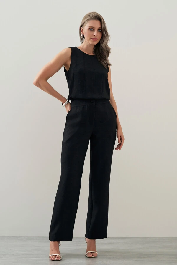 Conjunto de Regata Recortes e Calça Reta