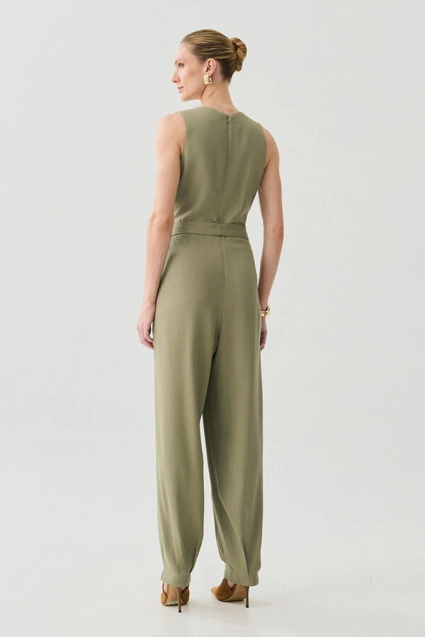 Macacão Regata Recorte Cenoura Cinto