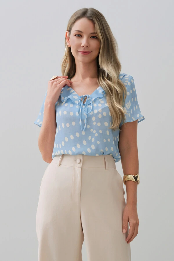 Blusa Poa Decote V Babado Laço