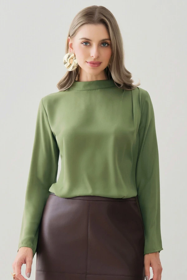 Blusa Assimétrica Manga Longa Evasê Gola Baixa Pregas Ombro Esquerdo