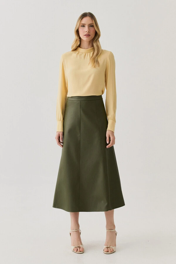 Saia Midi Evasê de Couro Recortes