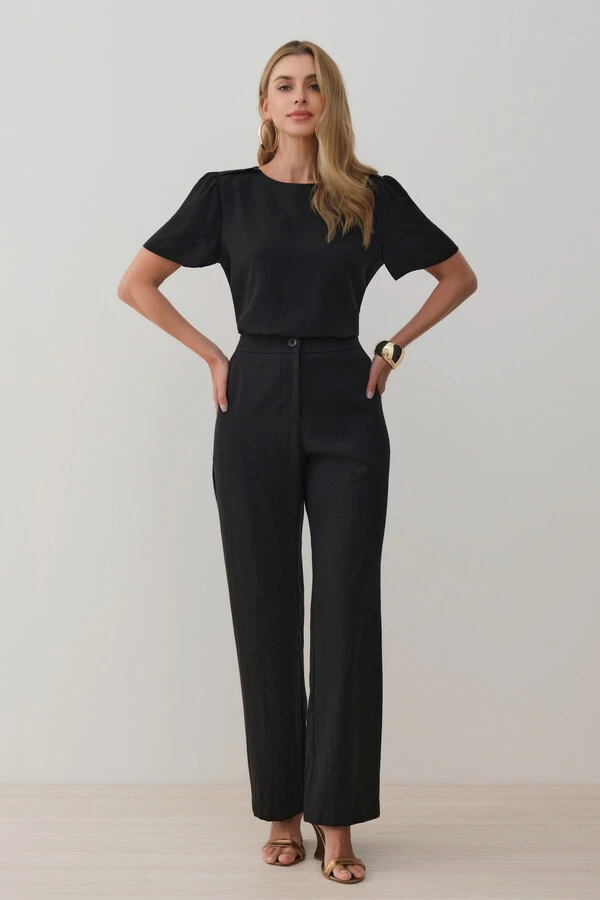 Conjunto de Blusa Ombro Prega e Calça Reta Ampla