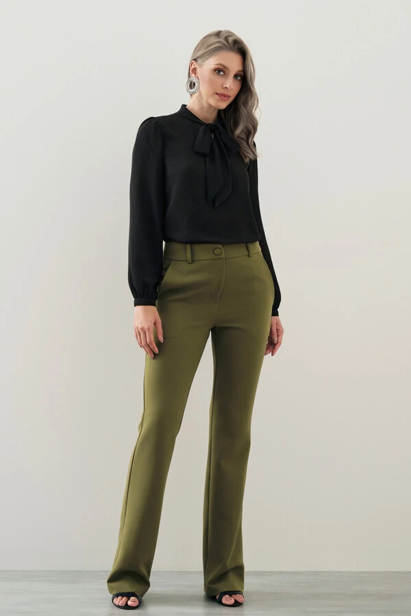 CALÇA FLARE DE ALFAIATARIA BOTÃO FORRADO