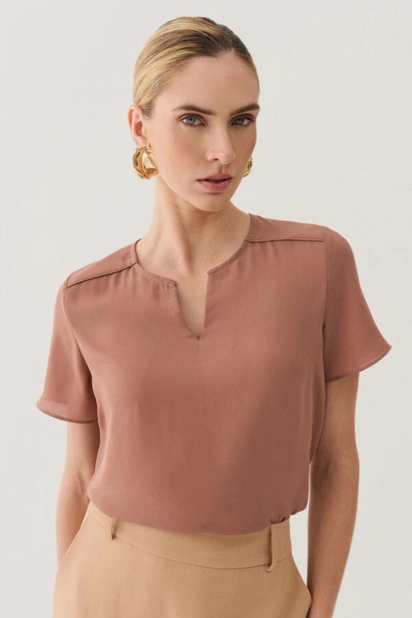 Blusa Decote Cavado Ombro Nervura