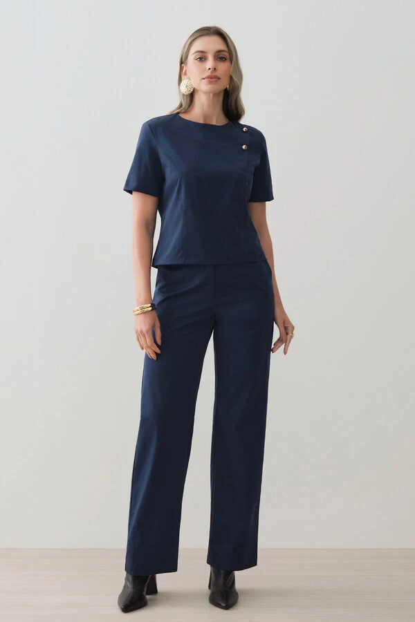 Conjunto de Alfaiataria de Blusa Crop Assimétrica Ombro Esquerdo Prega Gold Double e Calça Reta