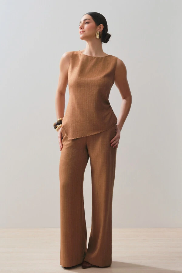 Conjunto de Risca de Giz de Regata Assimétrica Lateral Torcida e Pantalona Gold