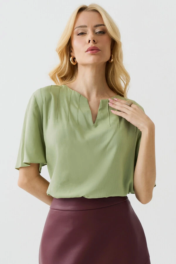 Blusa Manga Evasê Decote Cavado Nervuras