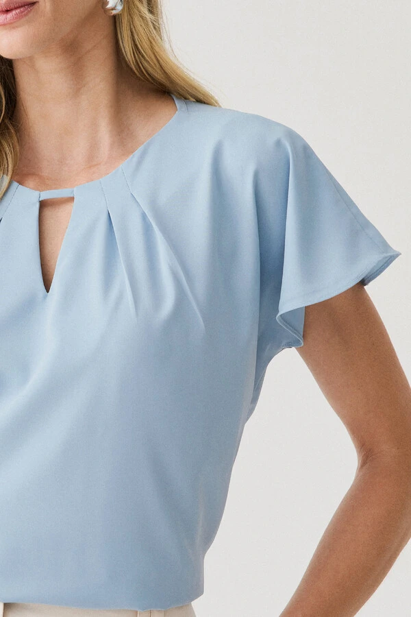 Blusa Manga Morcego Evasê Decote Cut Out Pregas