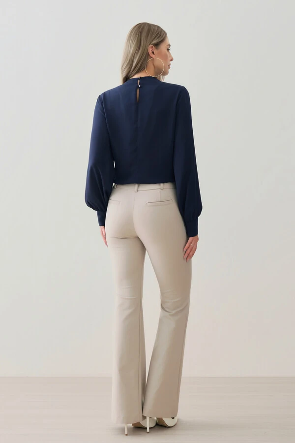 Blusa Assimétrica Manga Longa Punho Double Gola Careca Baixa Ombro Direito Pregas Double