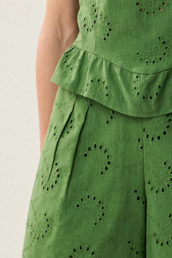 Conjunto de Laise de Algodão de Blusa regata Crop Decote Quadrado Babado e Shorts Pregas Double