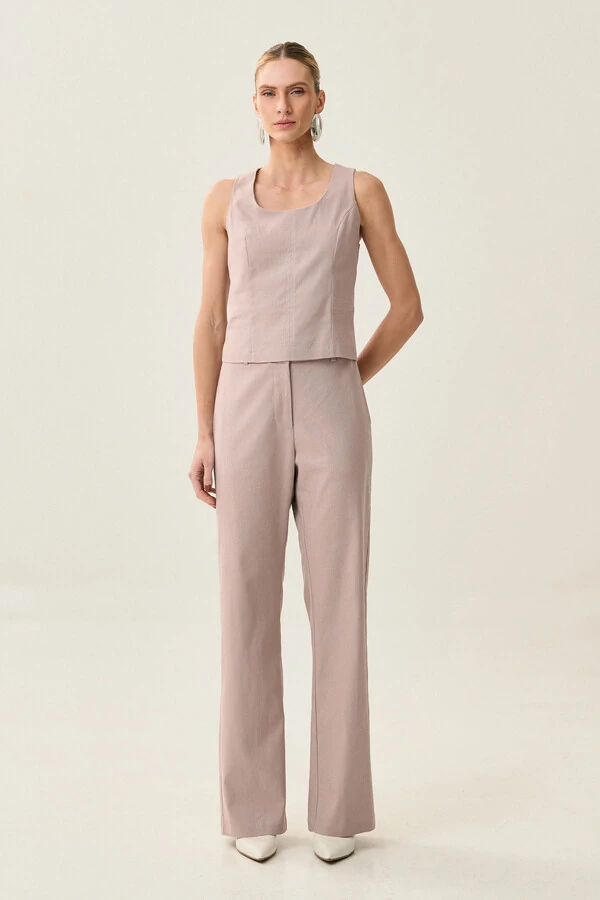 Conjunto de Linho de Blusa Regata Crop Recortes e Calça Reta Botão Forrado