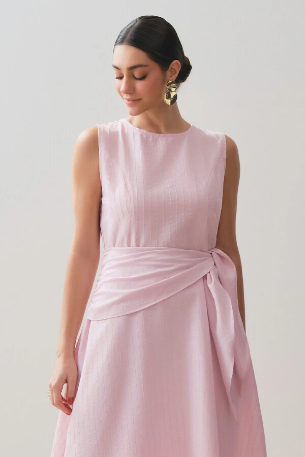 Vestido Midi Regata de Textrua Listrada Cintura Faixa Franzida