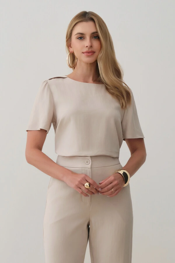 Conjunto de Blusa Ombro Prega e Calça Reta Ampla
