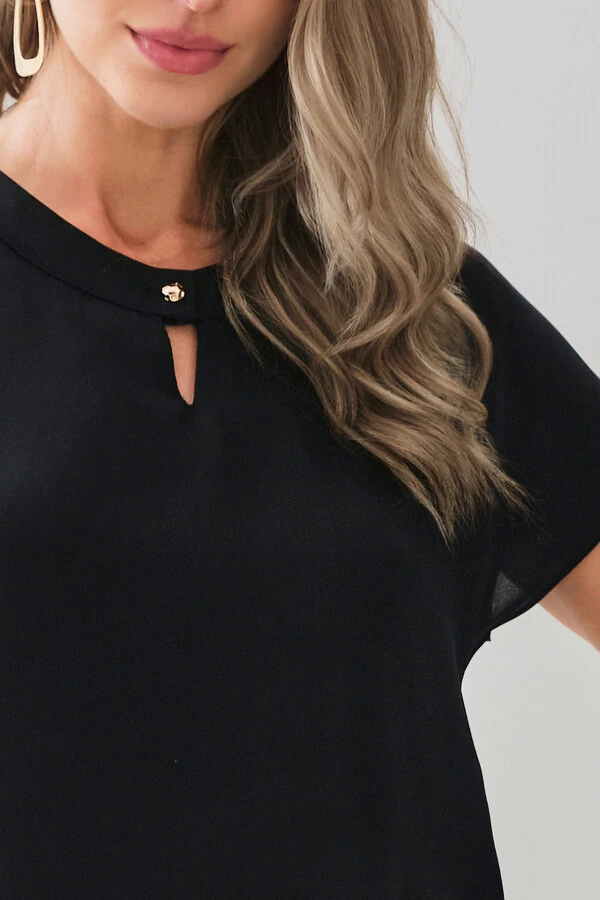 Blusa Manga Morcego Decote Redondo Pala Vazado Botão Gold