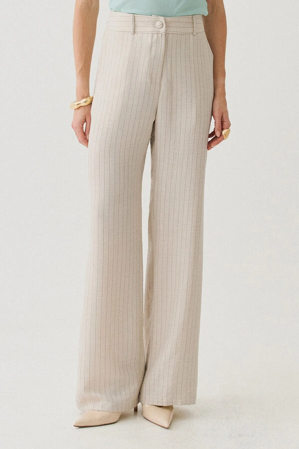 Pantalona Slim Risca de Giz Botão Forrado