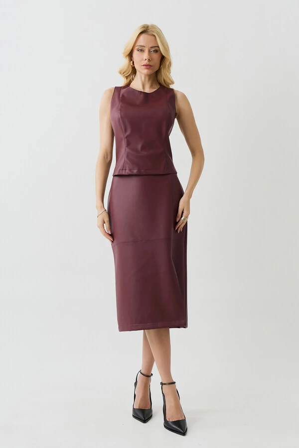 Conjunto de Couro de Regata Crop Recorte e Saia Midi Recorte Fenda Lateral