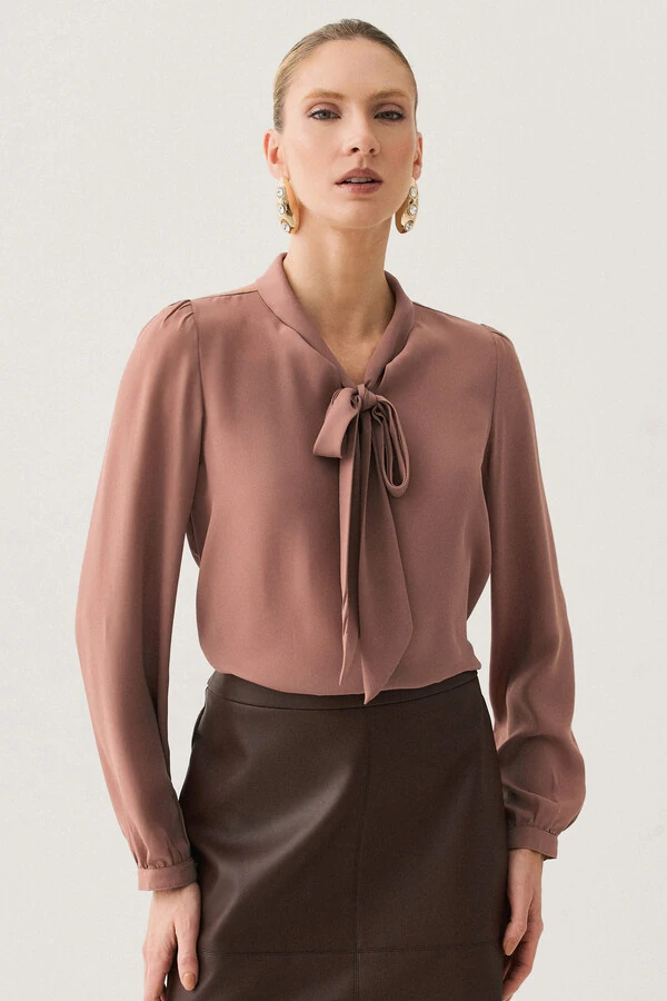 Blusa Manga Longa Punho Gola Dobrada de Laço