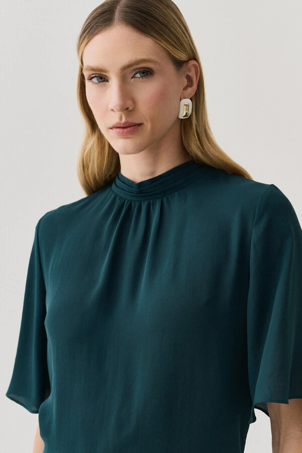 Blusa Manga Evasê Gola Baixa Pregas Triple Franzido