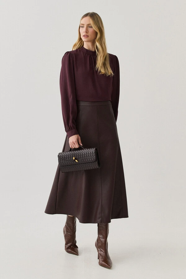 Saia Midi Evasê de Couro Recortes