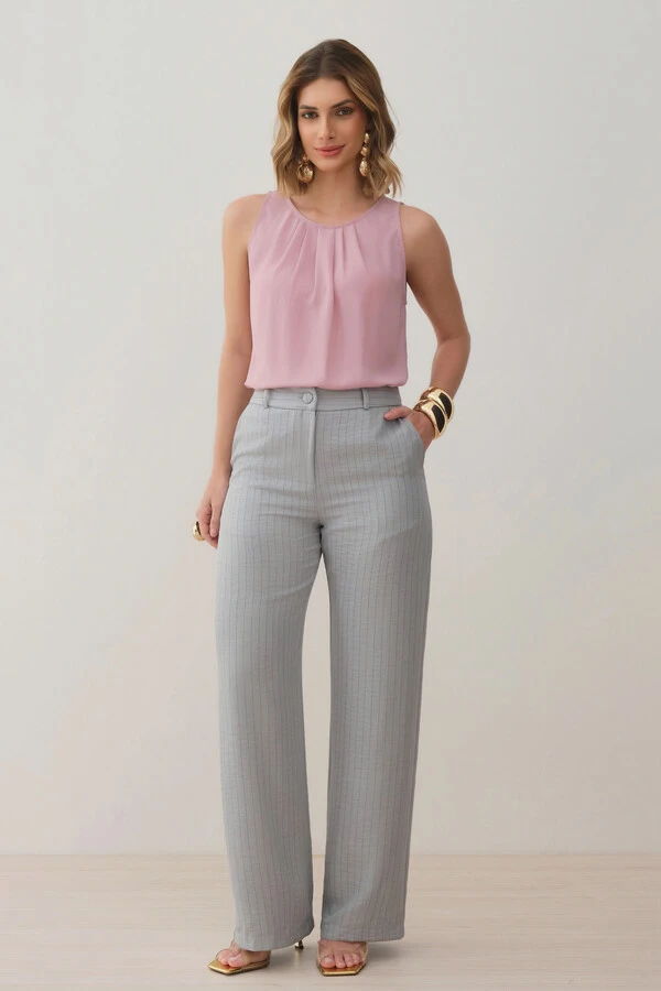 Pantalona Slim Risca de Giz Botão Forrado