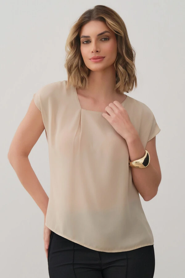 Blusa Manga Morcego Decote Assimétrico Prega