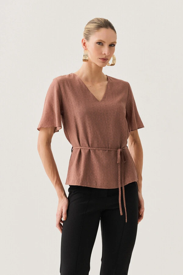 Blusa Decote V Cinto Fino