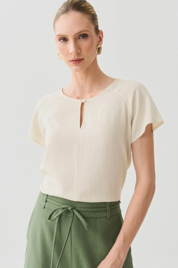 Blusa Manga Raglan Decote Gota Mini Botão Forrado