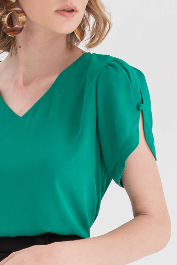 Blusa manga aberta botão forrado