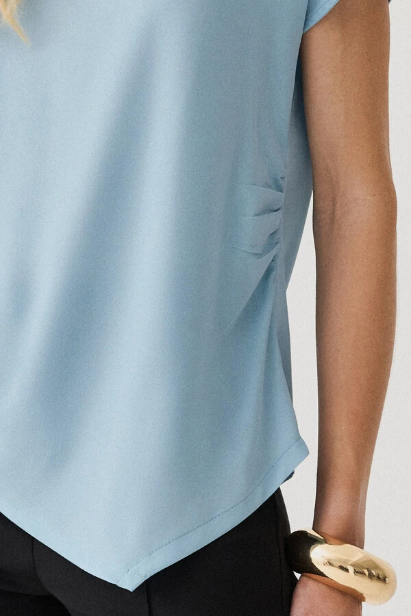Blusa Assimétrica Manga Morcego Lateral Franzidos