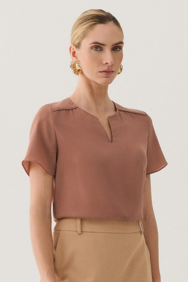 Blusa Decote Cavado Ombro Nervura