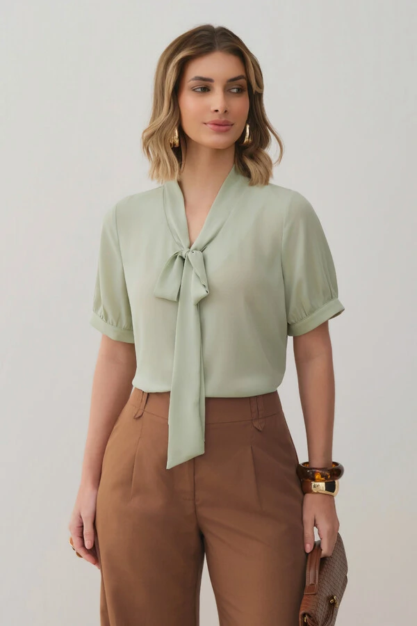 Blusa Manga Punho Gola Baixa Laço
