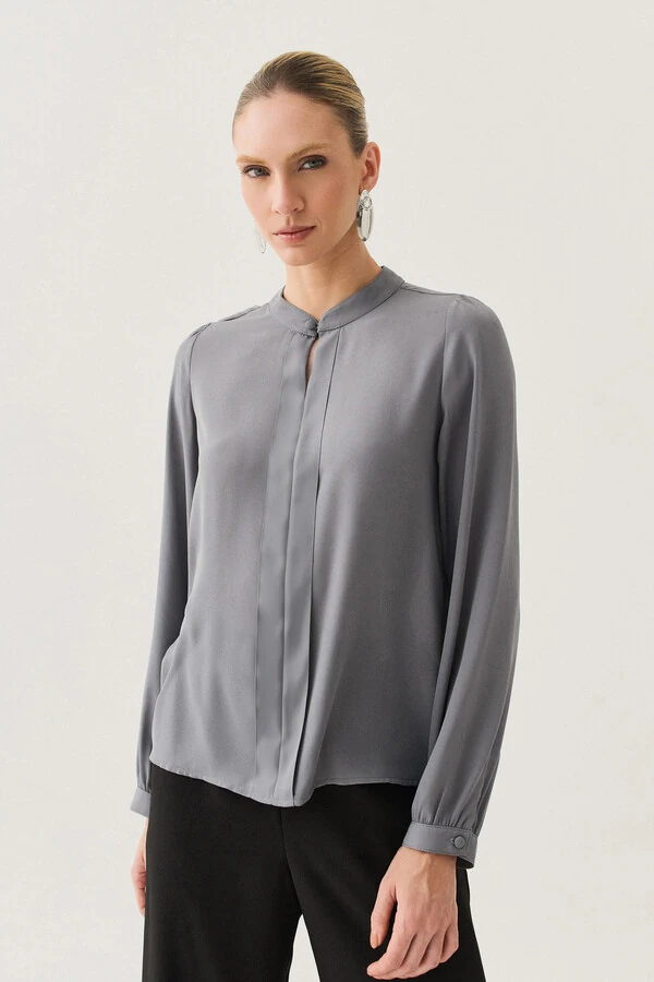 Blusa Manga Longa Punho Gola Baixa Mini Botão Forrado Pregas