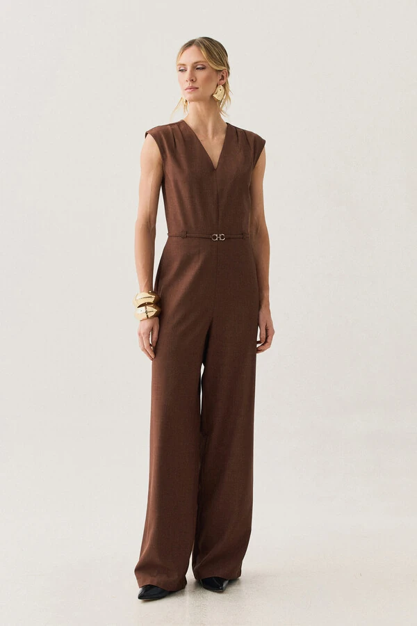 Macacão Regata de Alfaiataria Decote V Ombro Pregas Cinto Fino Gold