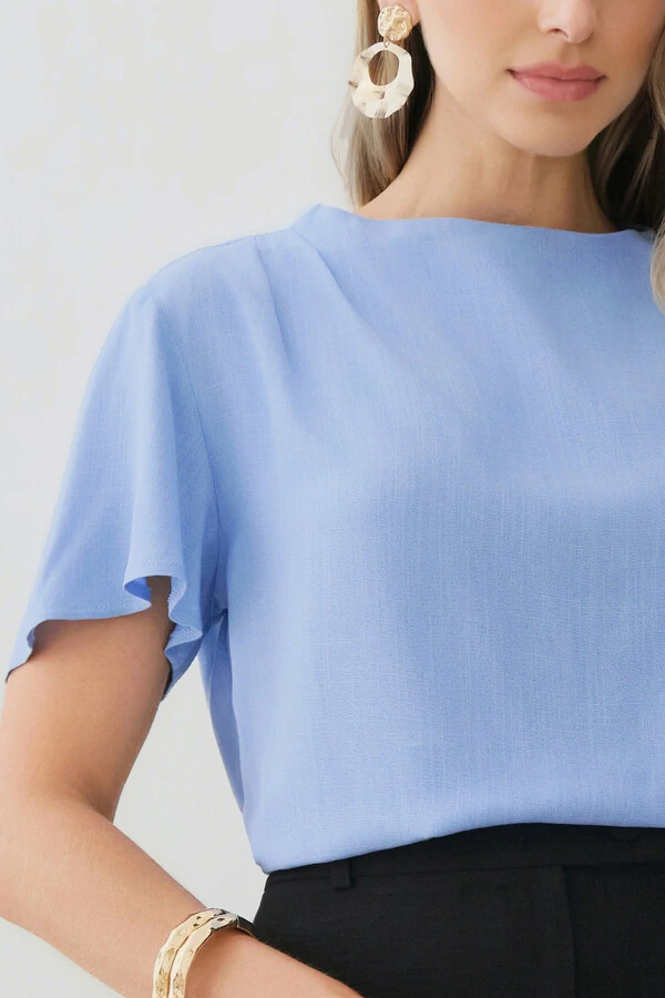Blusa Assimétrica Gola Careca Baixa Pregas Ombro Direito