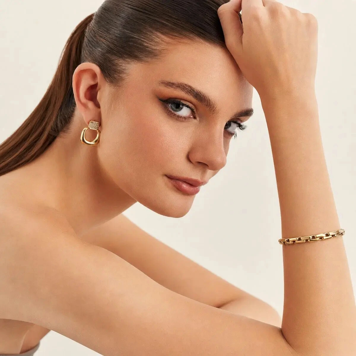 Foto Pulseira dourado trama lisa elo continuo