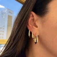 Brinco argola dourada lock lisa e cravejada G
