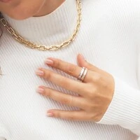 Anel meia aliança baguetes cristal com banho de ouro 18k