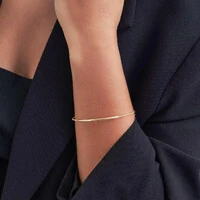 Pulseira dourada maleável lisa em malha rabo de rato