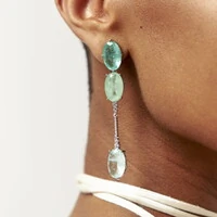 Brinco ródio branco pêndulo ovais tons fusion esmeralda colombiana