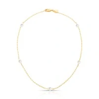 Colar choker dourado com pérolas intercaladas e elos retangulares