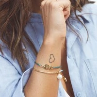 Pulseira regulável em fio encerado verde e pingente de peixe trabalhado