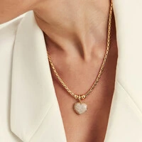 Colar dourado trama lisa com pingente coração cravejado com fecho boia