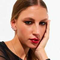 Brinco ear cuff ródio branco snake cravejado cristal com olho esmeralda