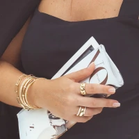 Anel dourado elo groumet vazado liso