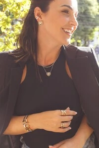 Colar 2 banhos com pingente coração entorno entrelaçado