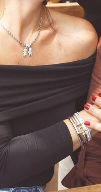 Pulseira bracelete ródio branco geométrico facetado liso com fecho click (cópia)