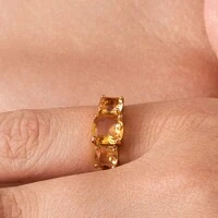 Anel dourado 3 cristais champanhe quadrados