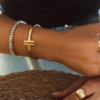 Pulseira bracelete dourado estilo T inspired slim