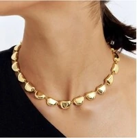 Colar dourado ovais curvos e lisos dispersos 50cm